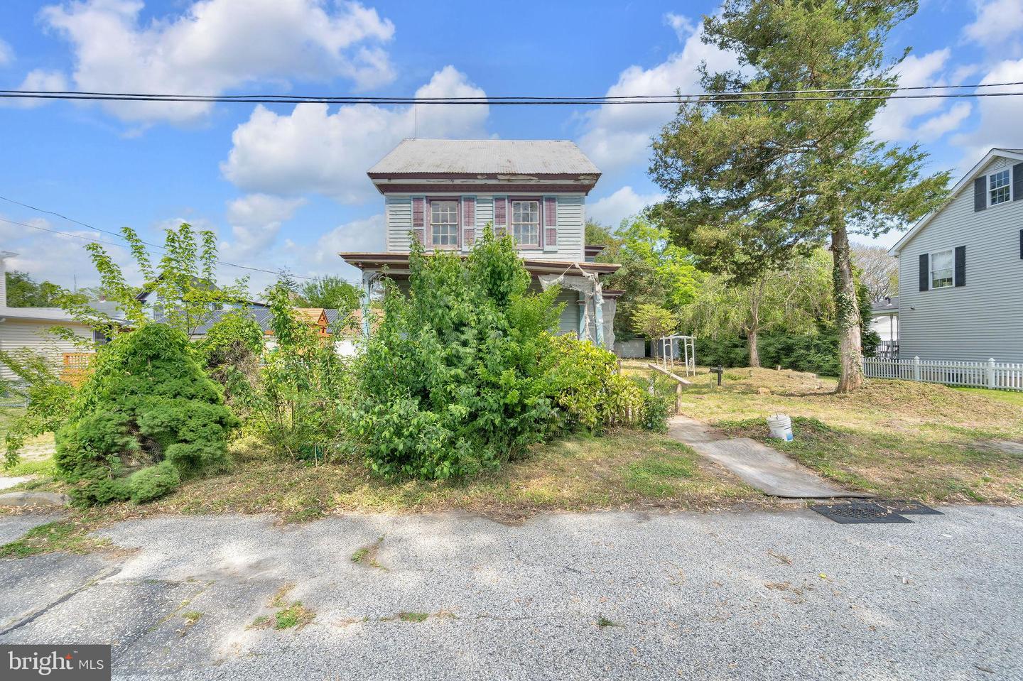 2528 Market St Property Photo 2