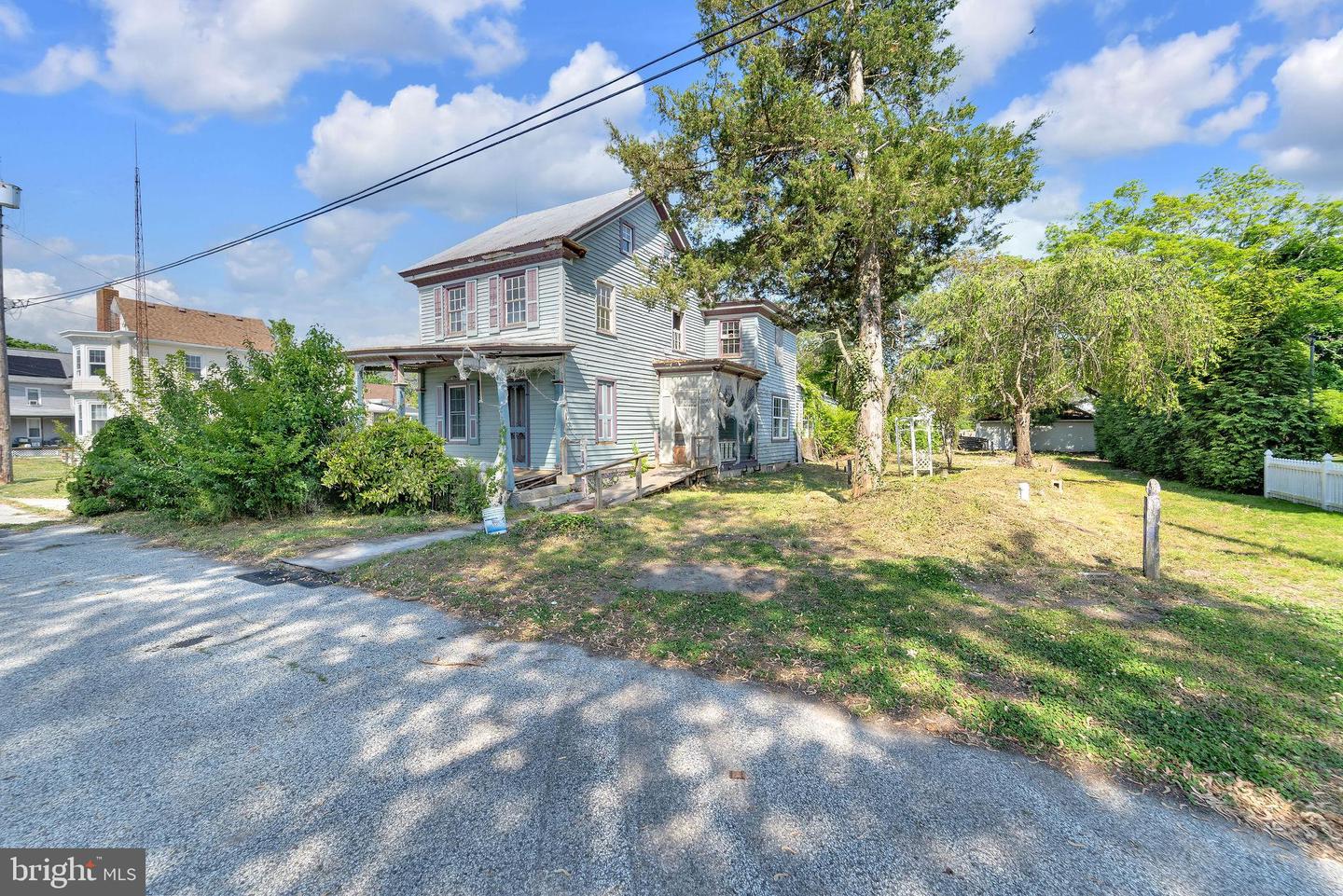 2528 Market St Property Photo 3