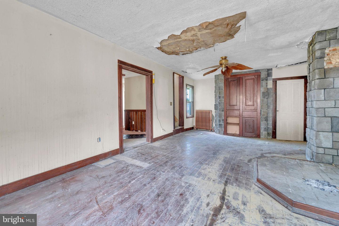 2528 Market St Property Photo 6