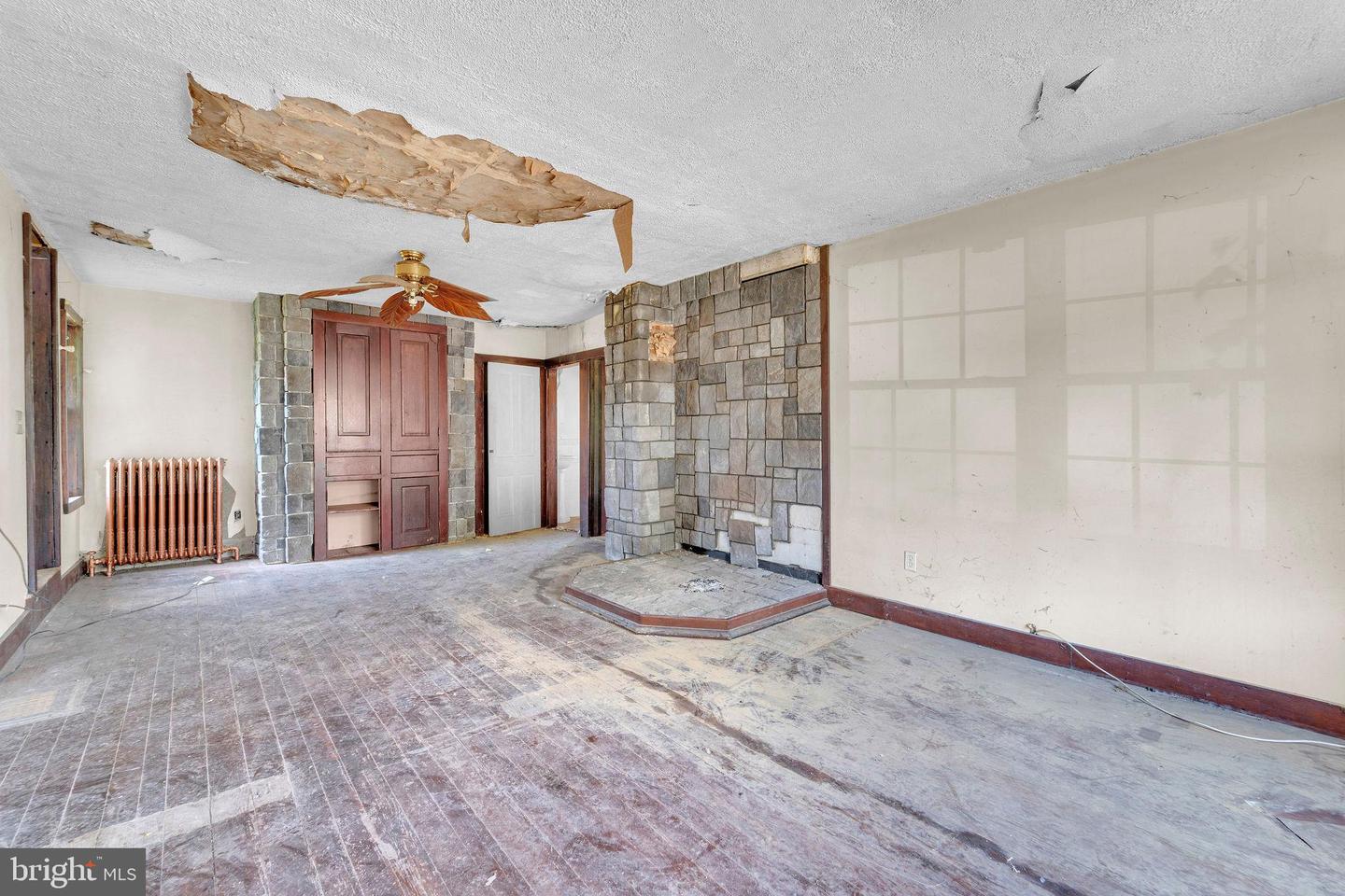 2528 Market St Property Photo 7