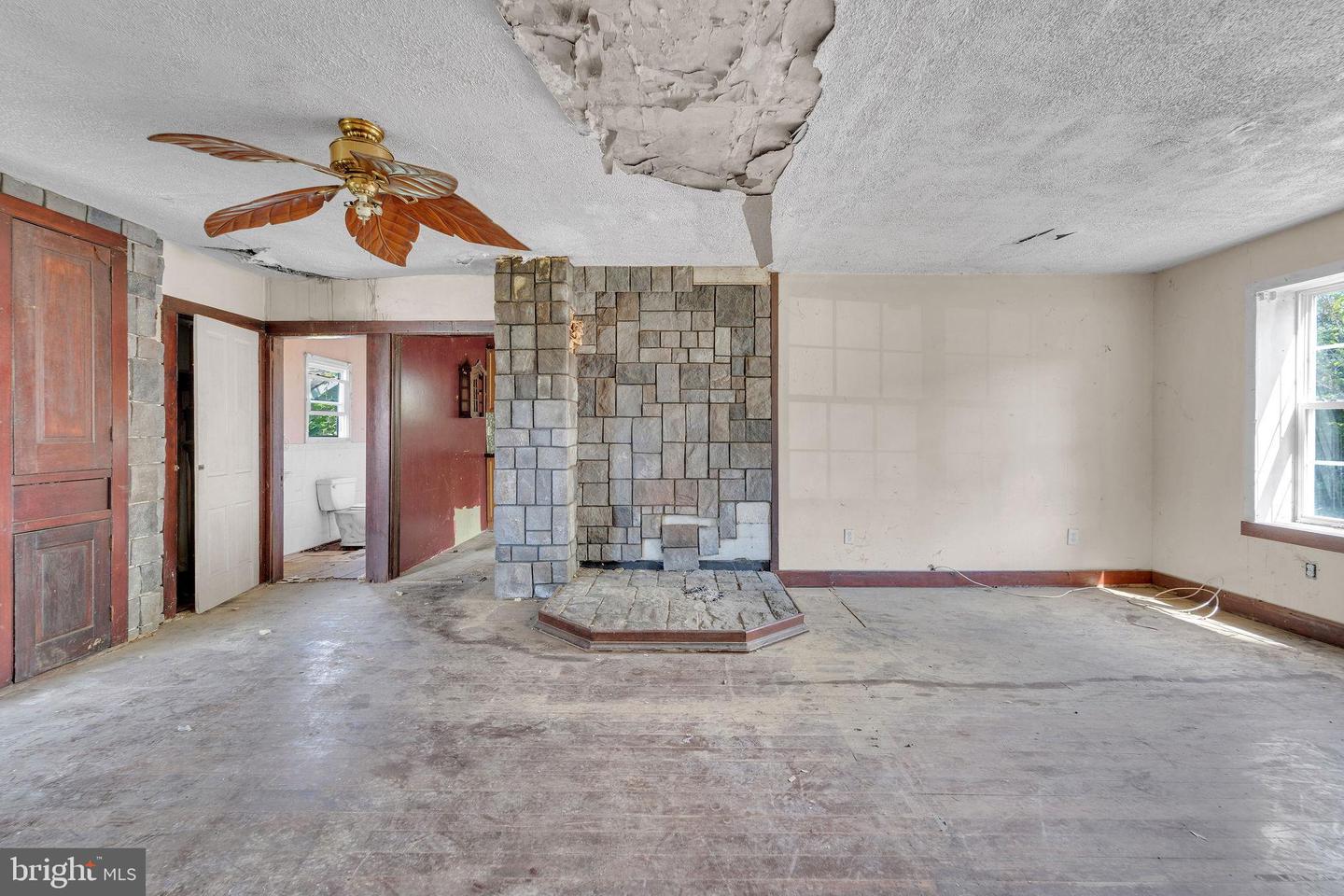 2528 Market St Property Photo 8