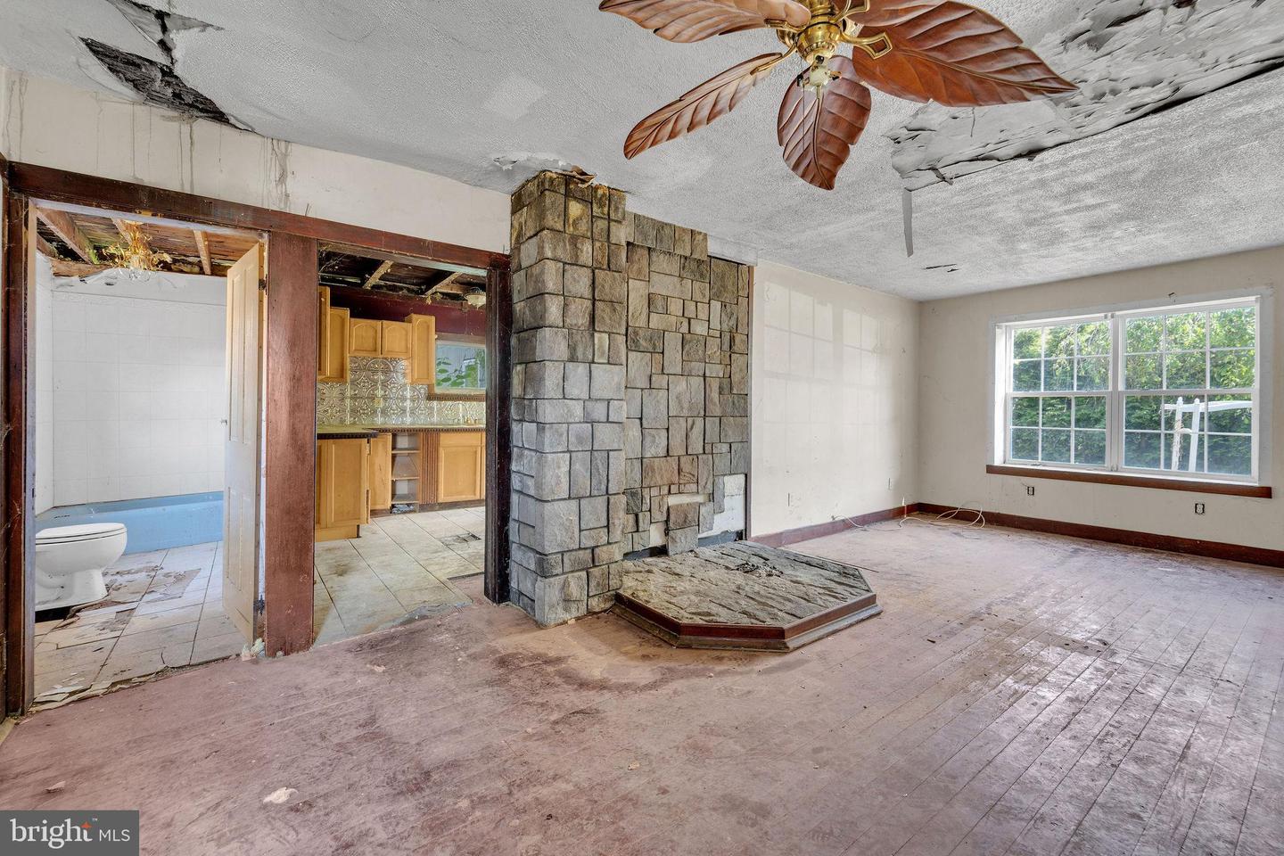 2528 Market St Property Photo 9