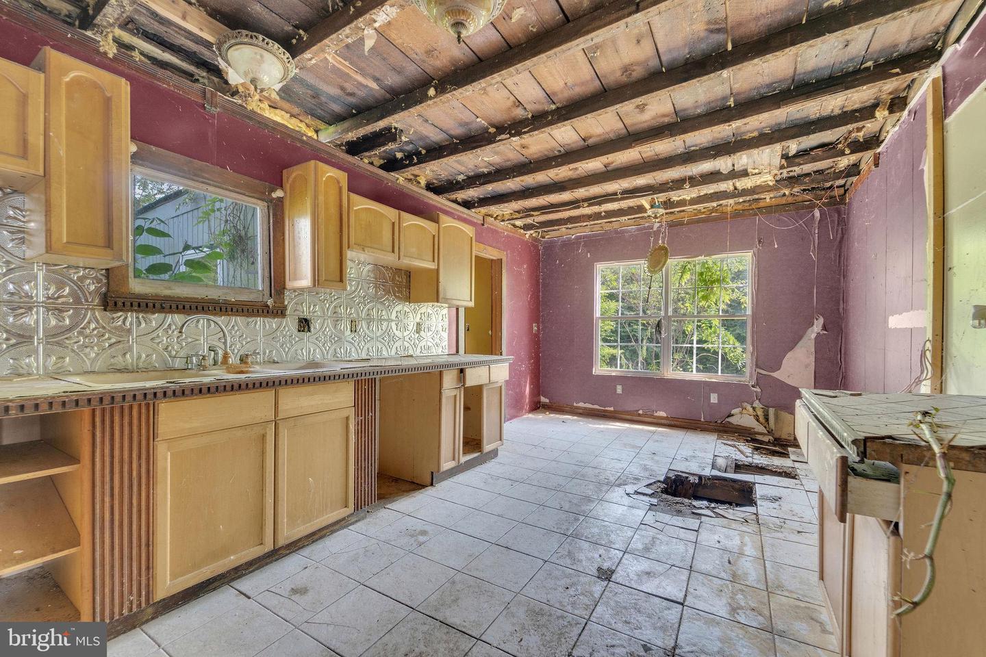 2528 Market St Property Photo 10
