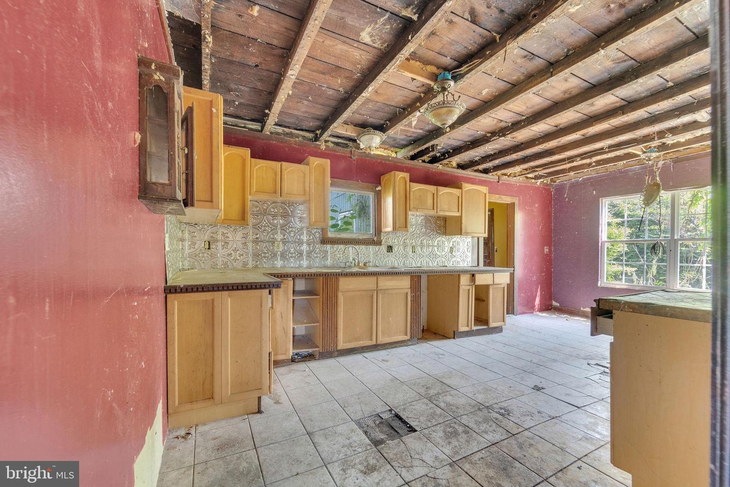 2528 Market St Property Photo 11