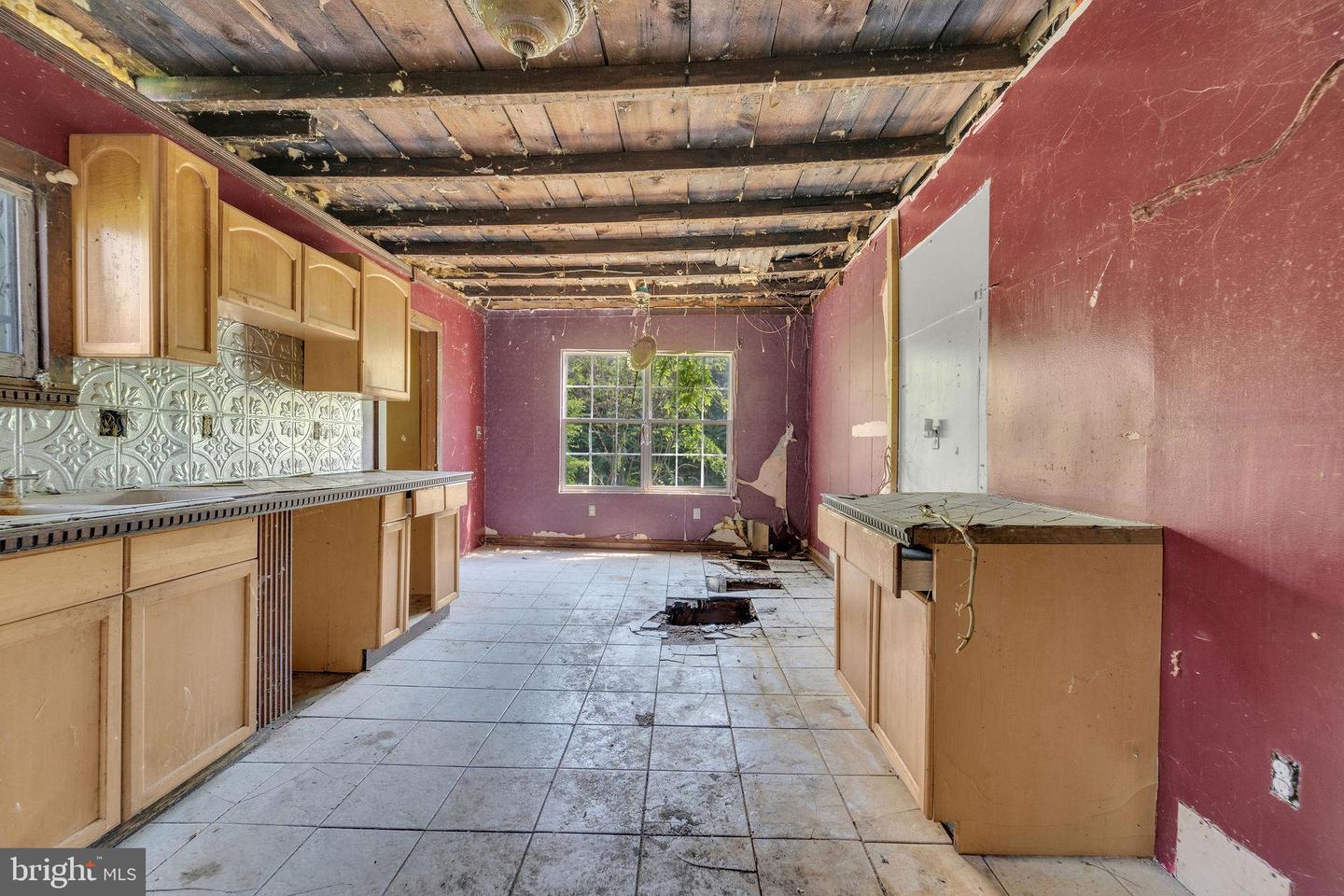 2528 Market St Property Photo 12