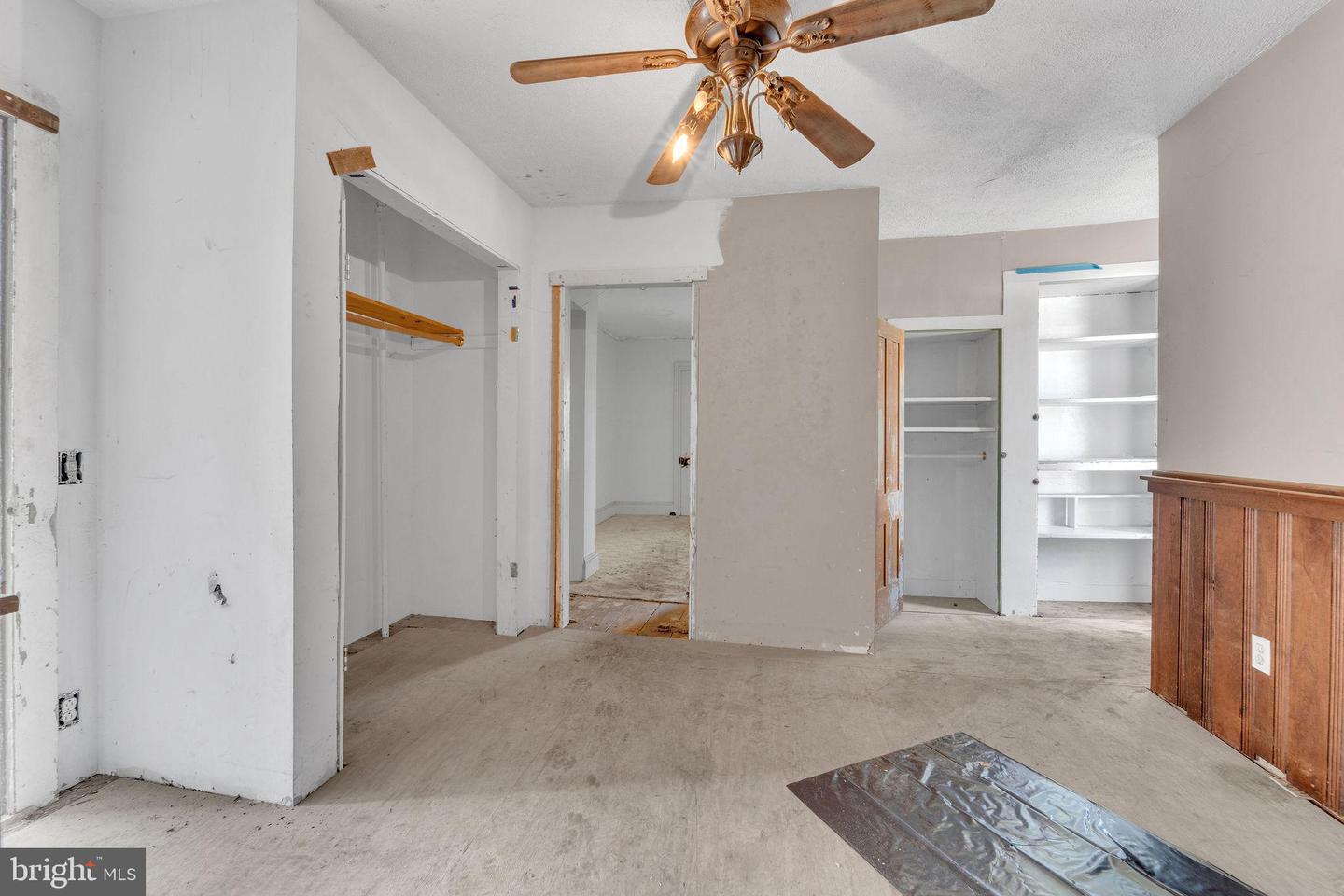 2528 Market St Property Photo 14