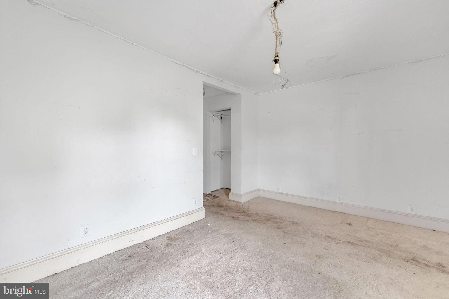 2528 Market St Property Photo 18