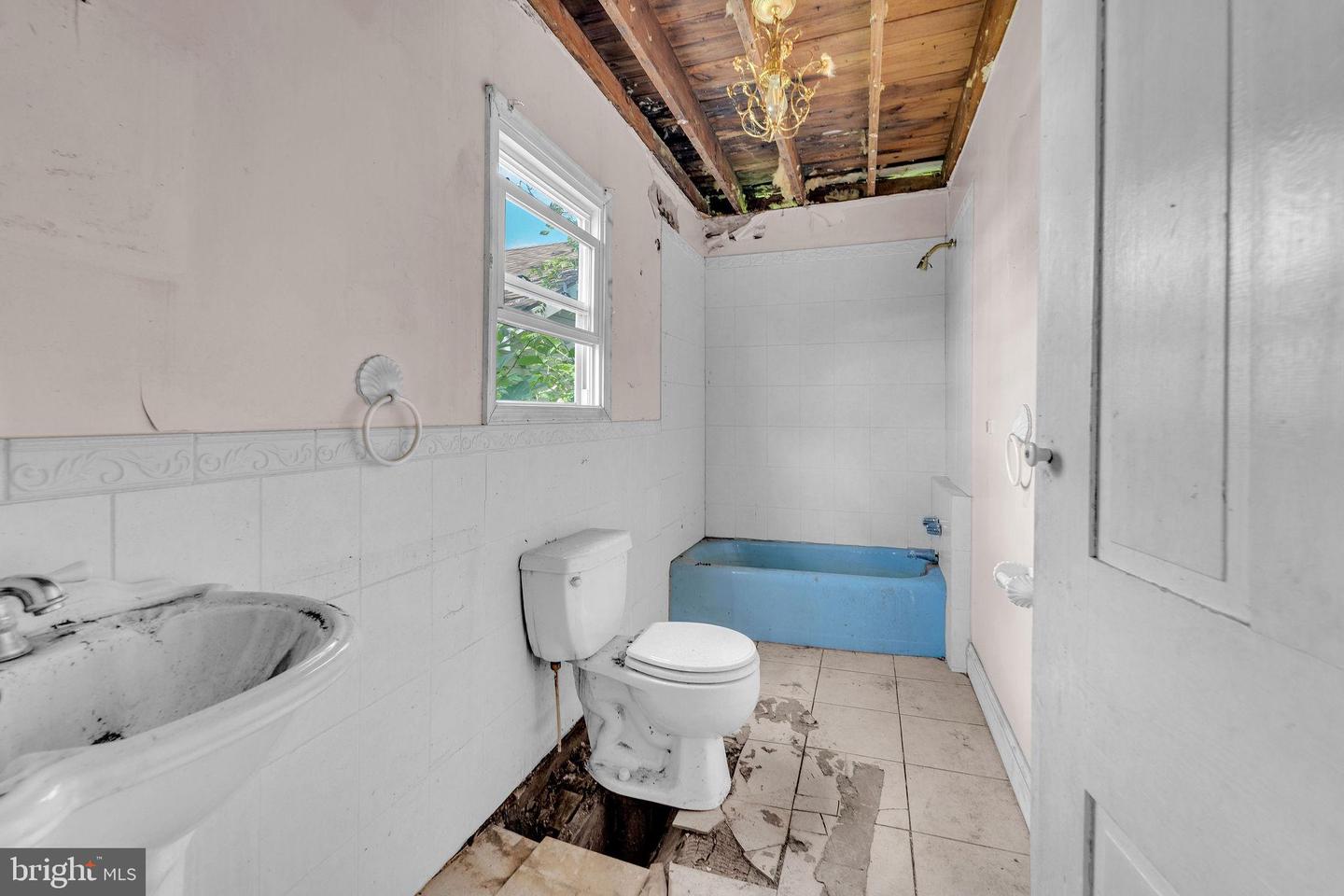 2528 Market St Property Photo 19