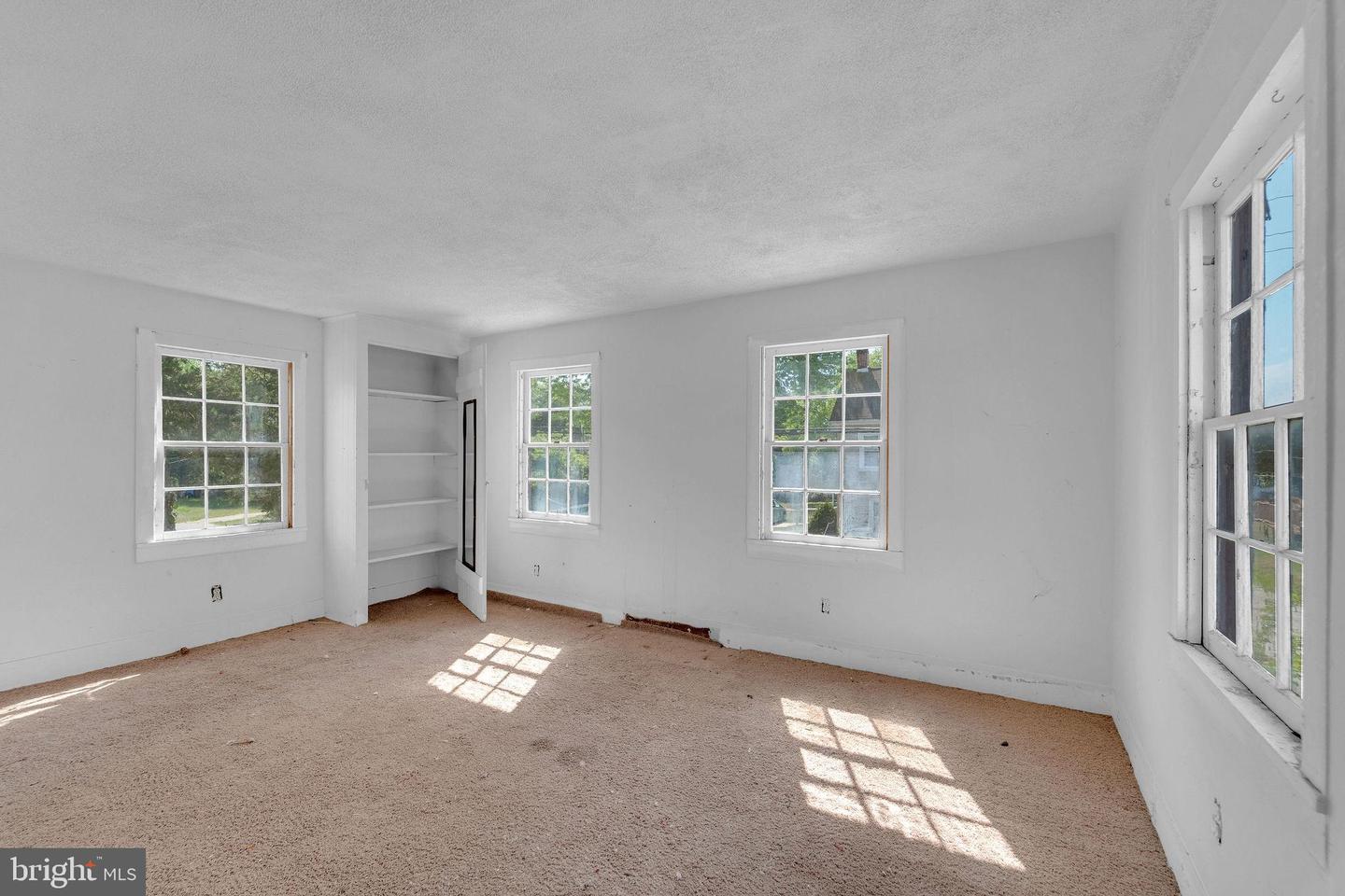2528 Market St Property Photo 21