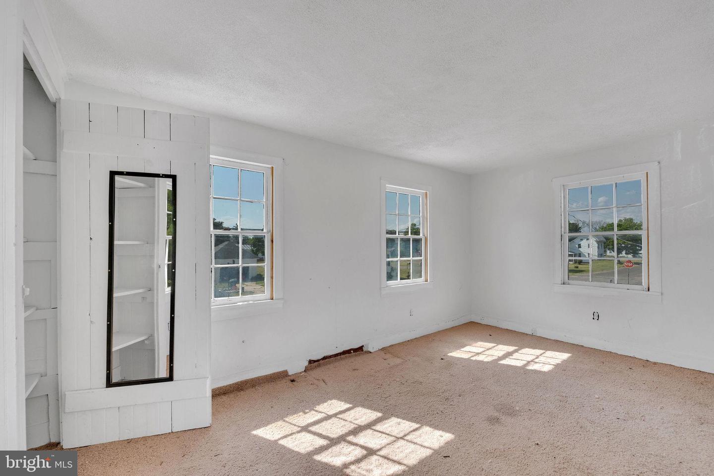 2528 Market St Property Photo 22
