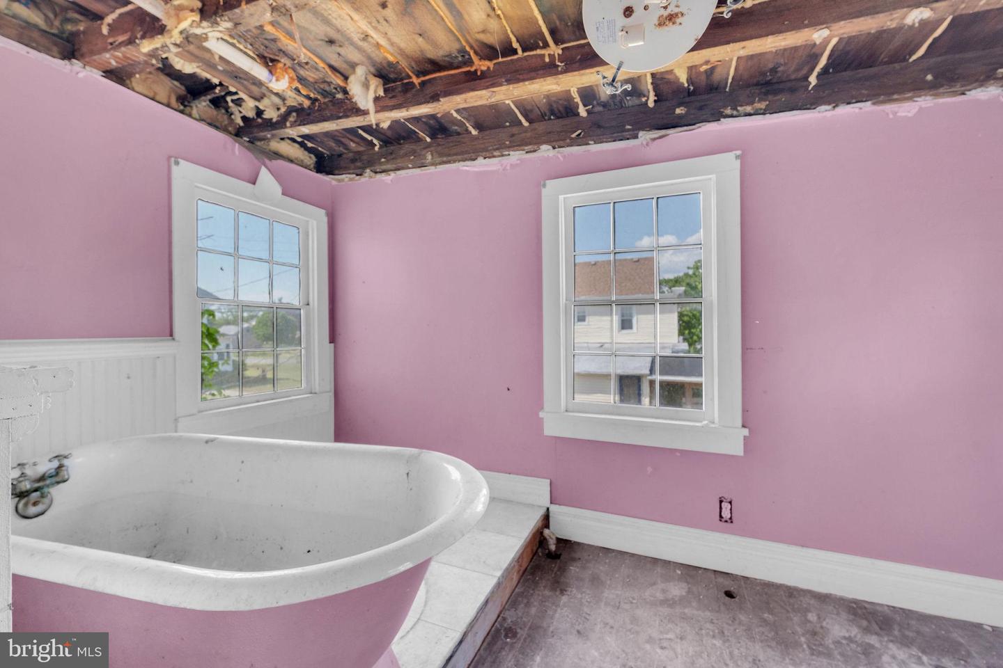 2528 Market St Property Photo 24