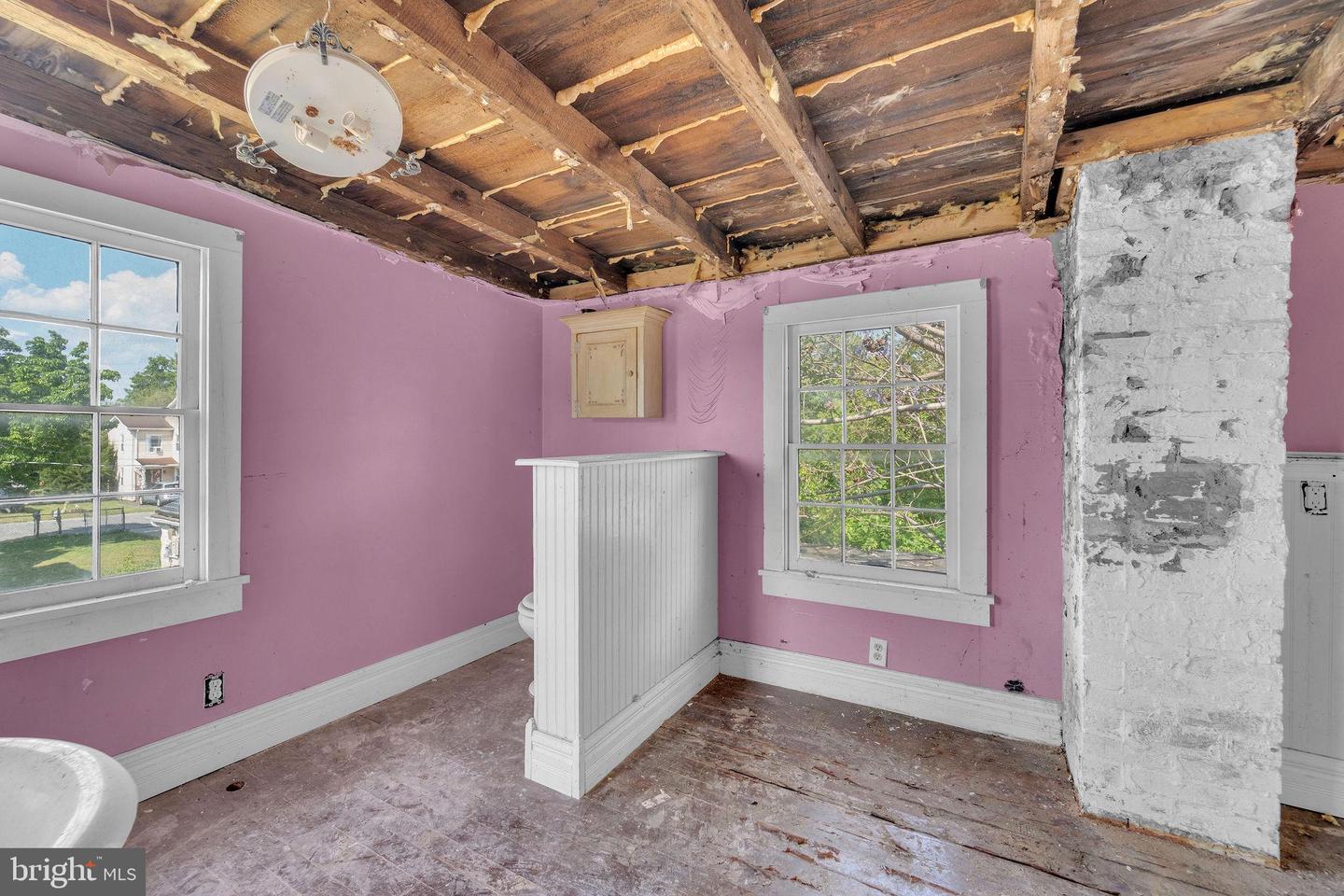2528 Market St Property Photo 25