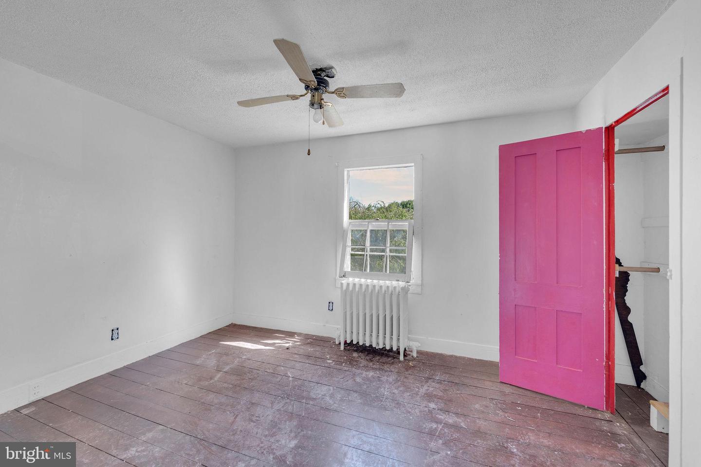 2528 Market St Property Photo 26