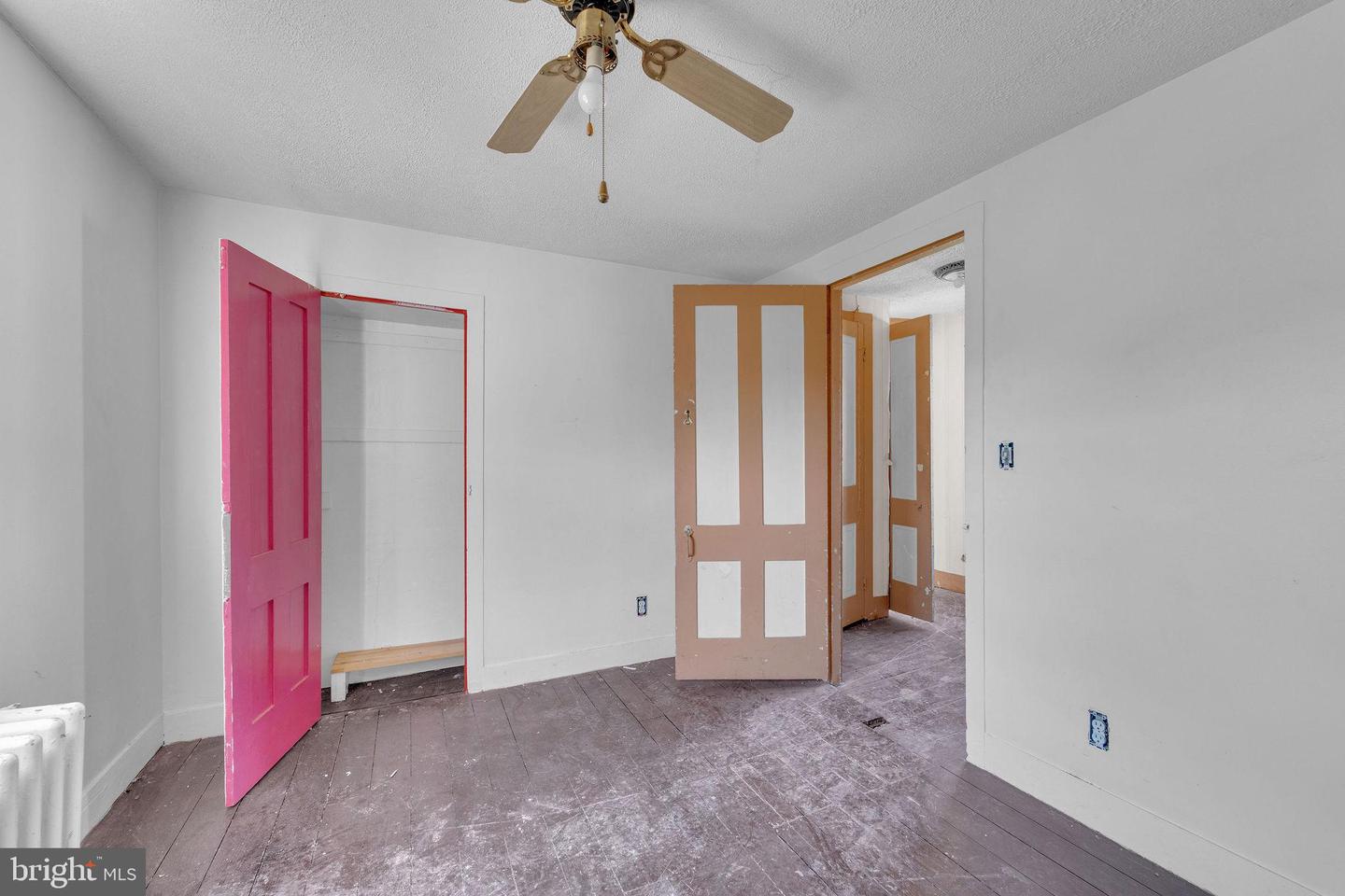 2528 Market St Property Photo 27