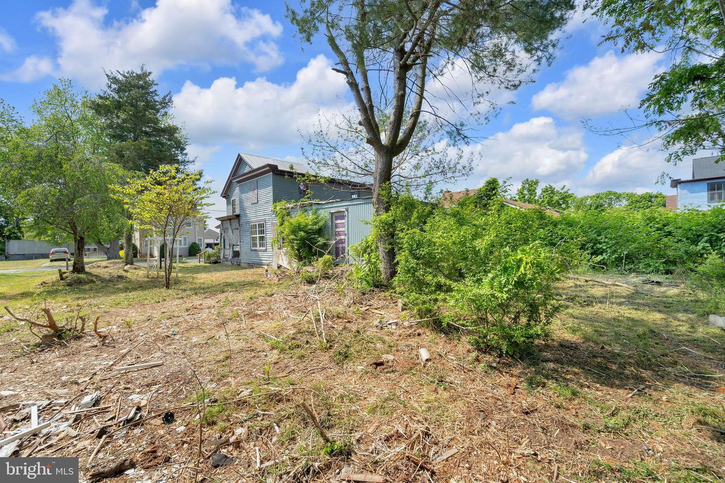 2528 Market St Property Photo 28