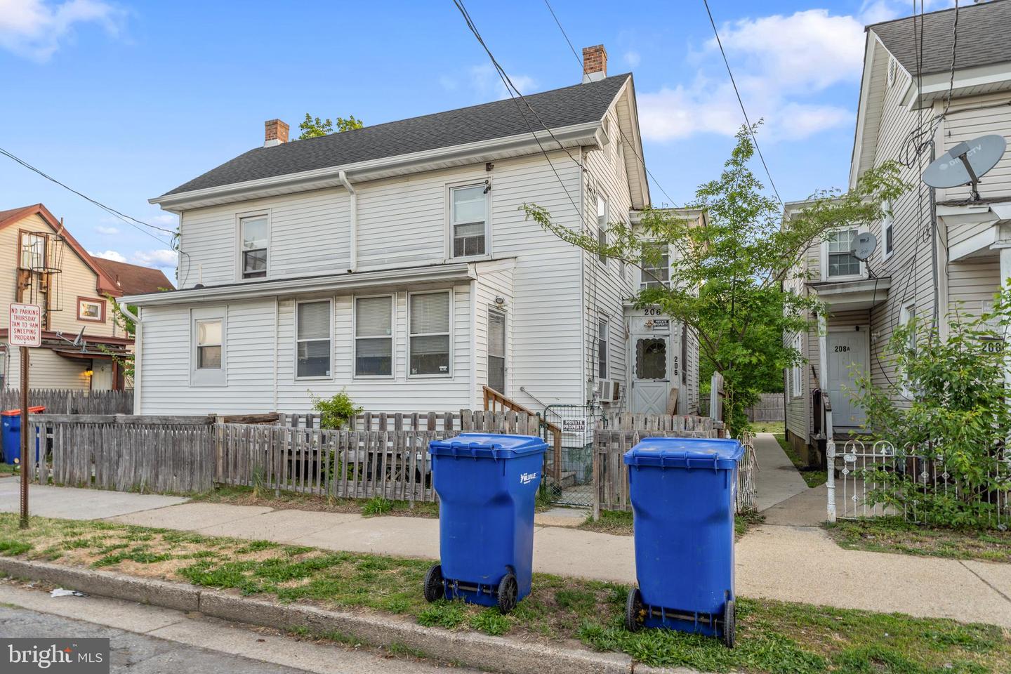 206 E OAK ST E E Property Photo 1
