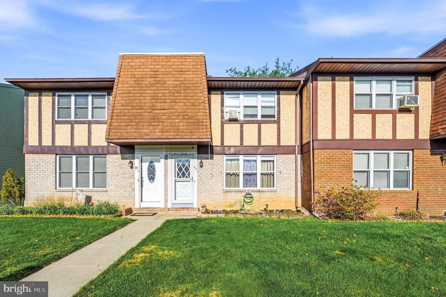 1964 E Oak Rd #h2 Property Photo 1