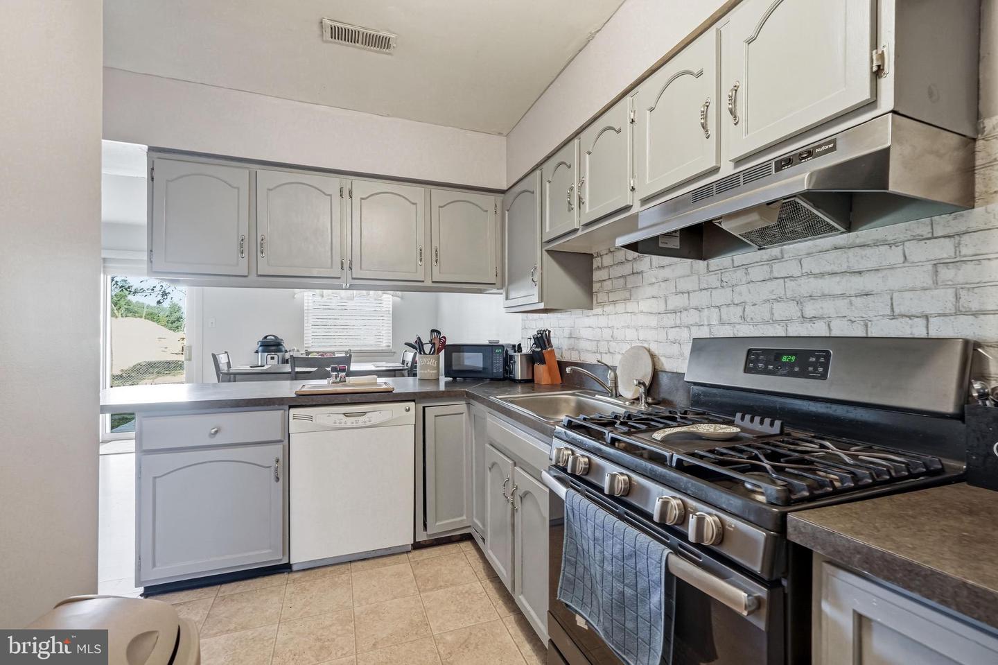 1964 E Oak Rd #h2 Property Photo 15
