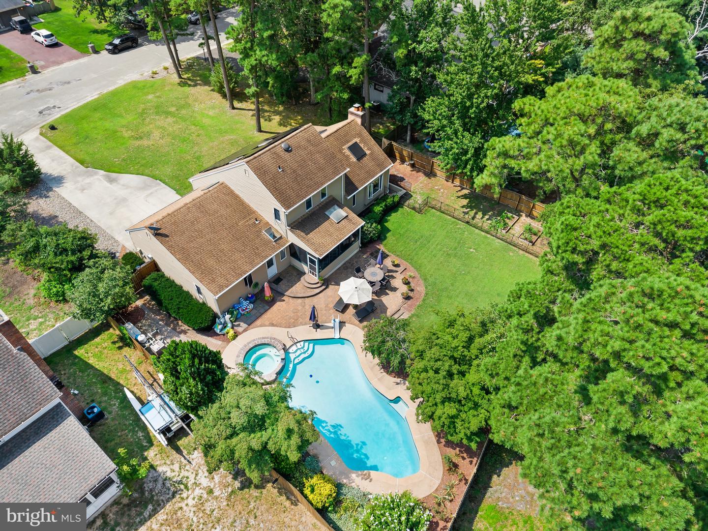 1302 GOLDFINCH LN