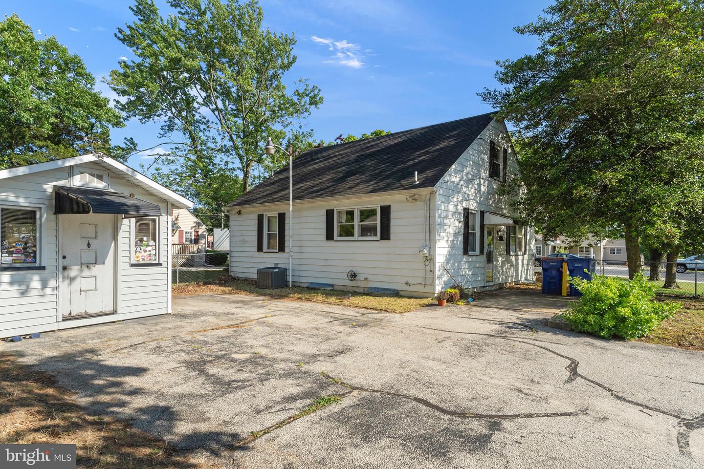 1906 E Main St Property Photo 14