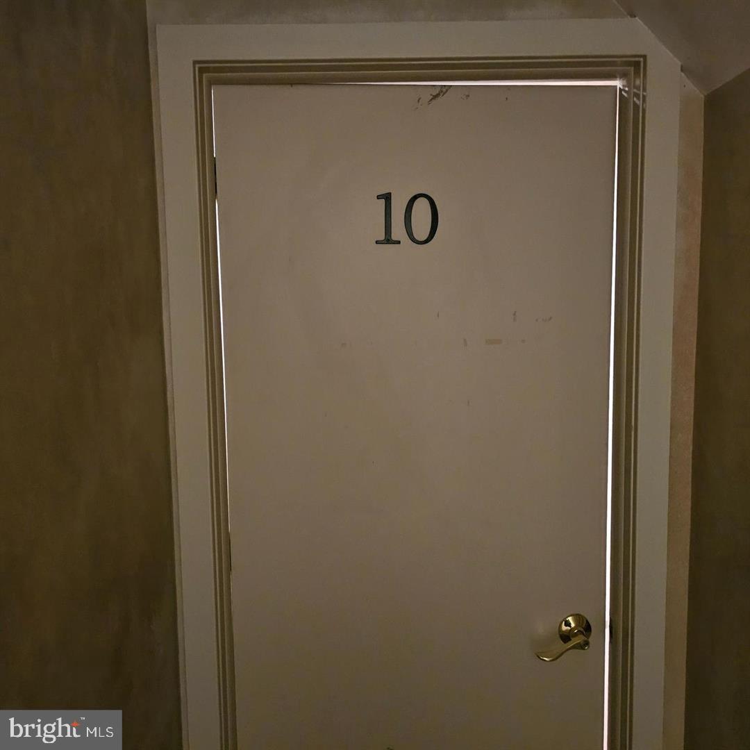 2581 E Chestnut Ave #a10 Property Photo 2