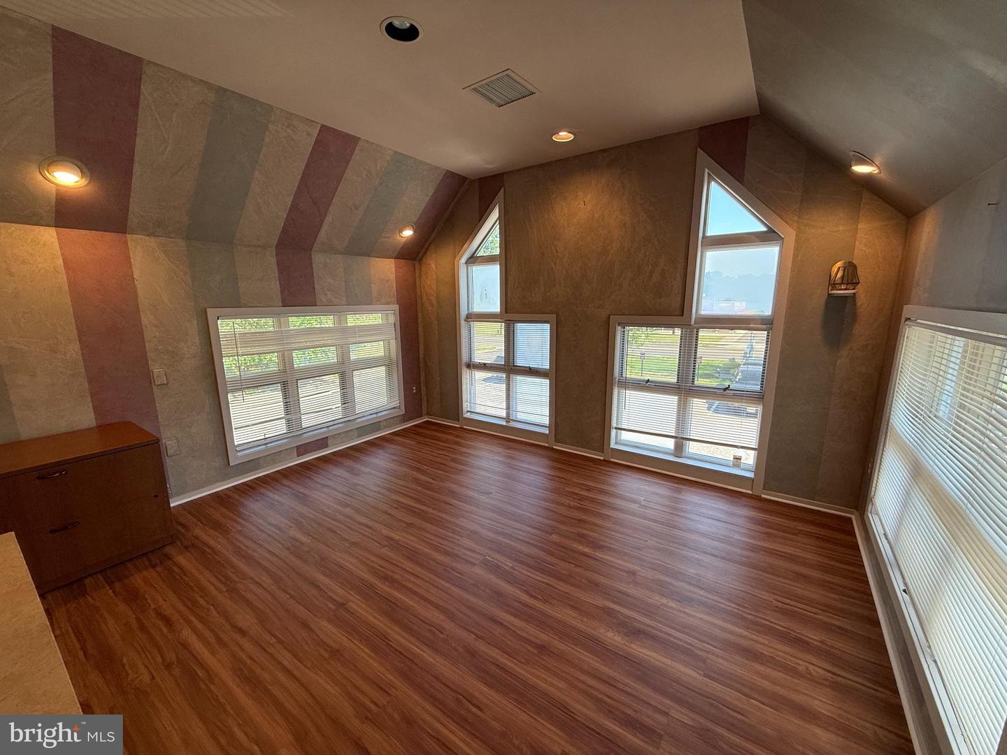 2581 E Chestnut Ave #a10 Property Photo 3