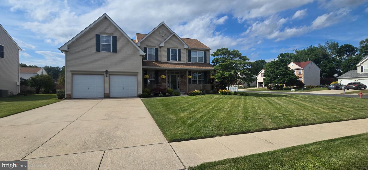800 AMBER LN