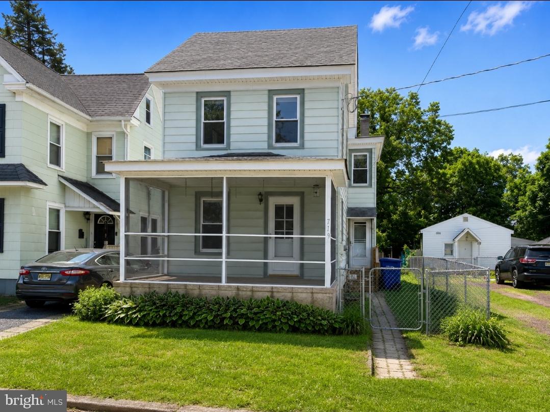 719 Vine St E E Property Photo 1