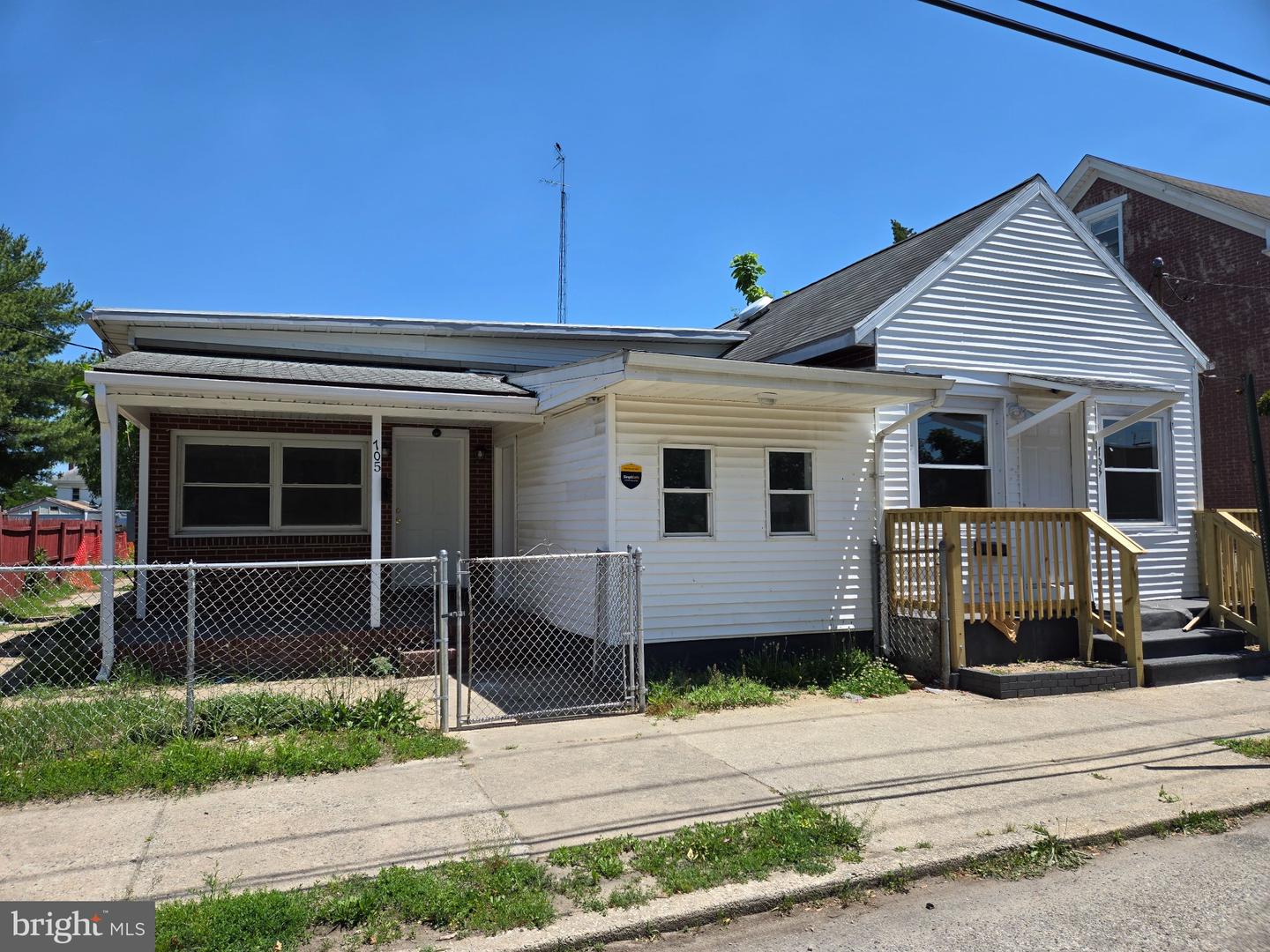 703-705 Buck St Property Photo 1