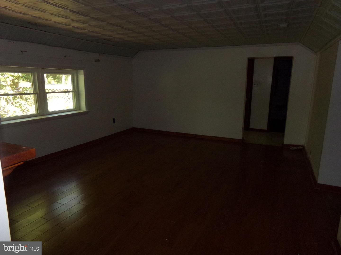120 Iris Rd Property Photo 3