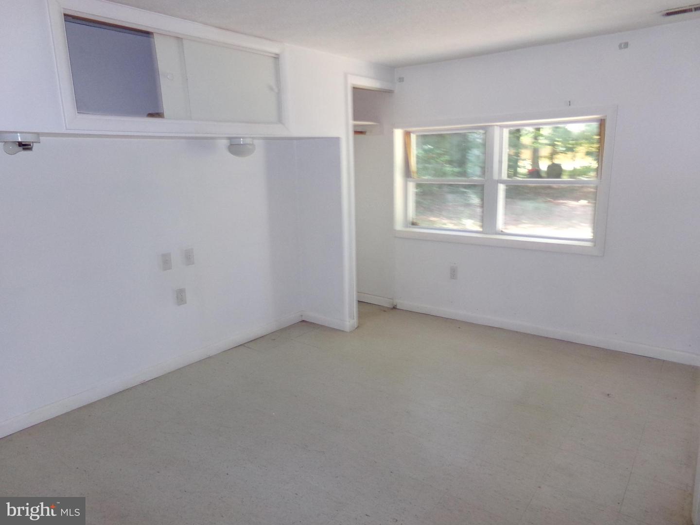 120 Iris Rd Property Photo 6