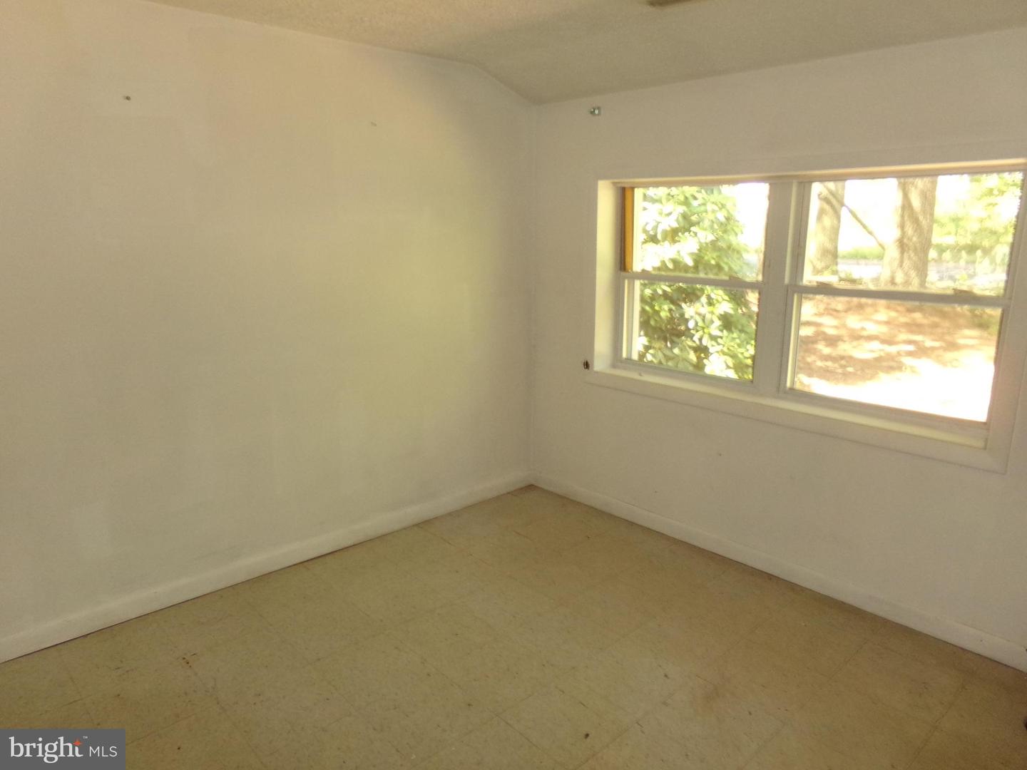 120 Iris Rd Property Photo 7