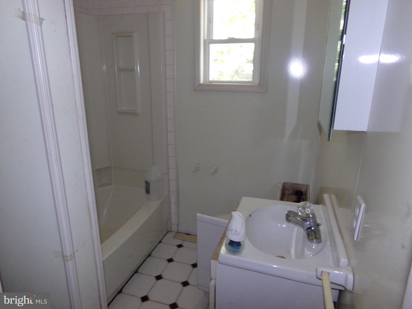 120 Iris Rd Property Photo 8
