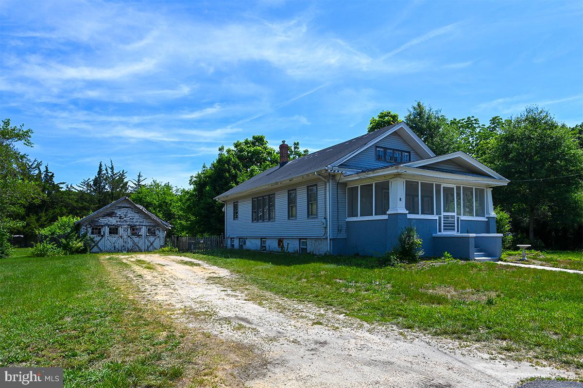 8 Ward Ave Property Photo 1