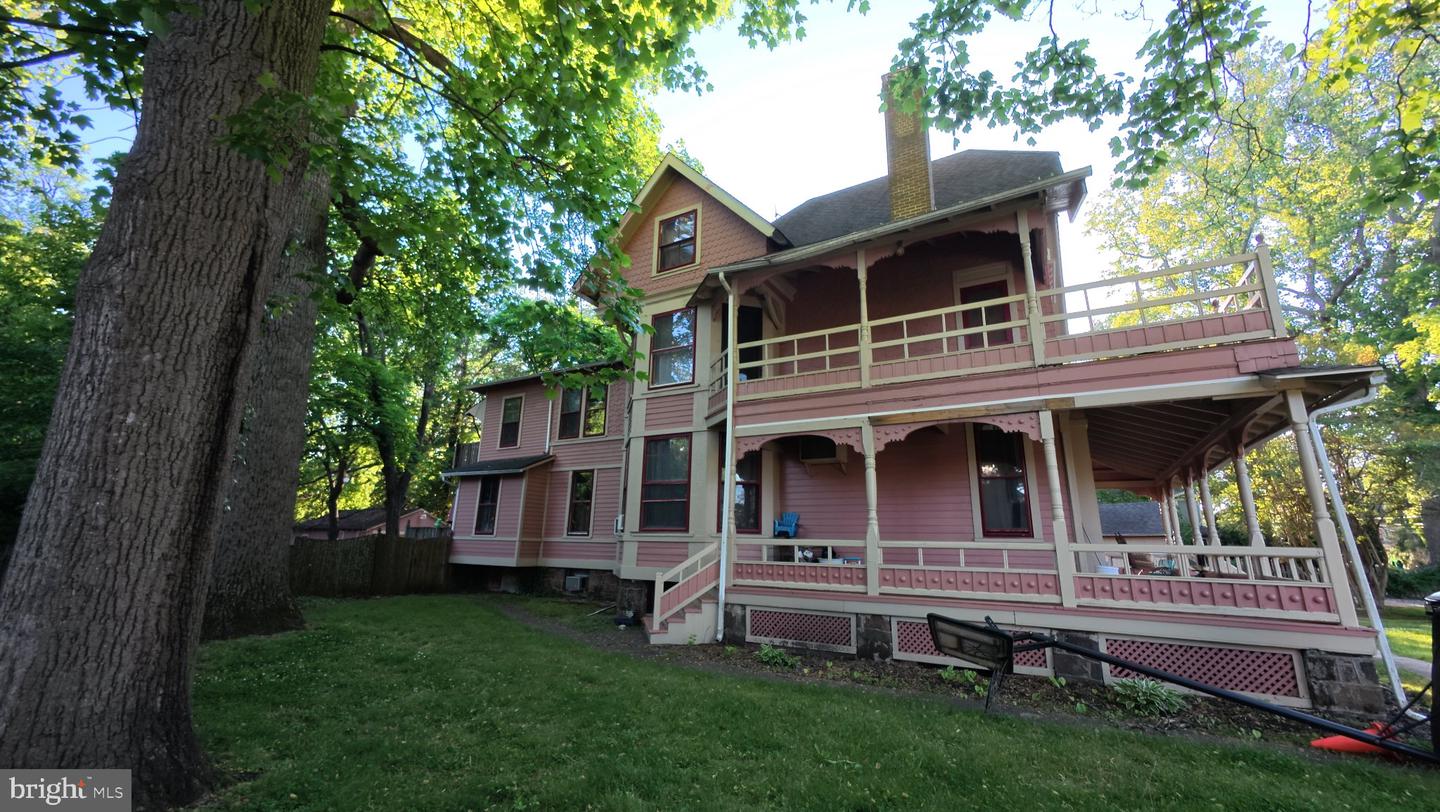50 Lake St Property Photo 2