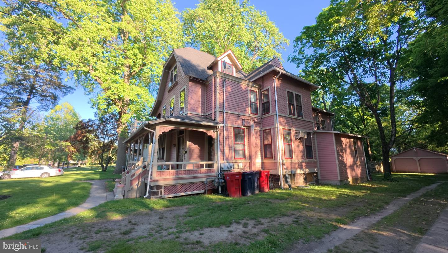 50 Lake St Property Photo 3