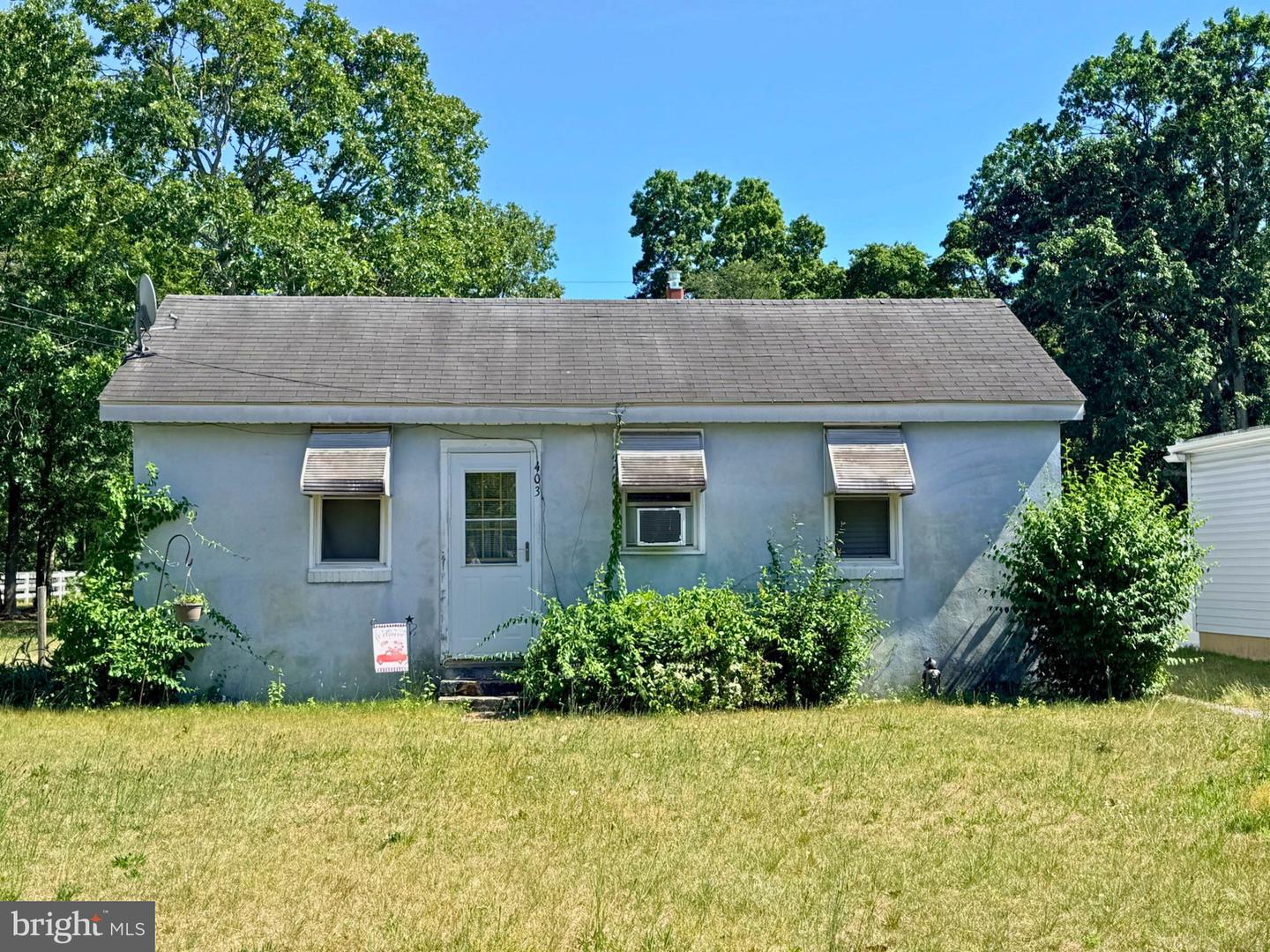 403 HENDERSON AVE Property Photo 1