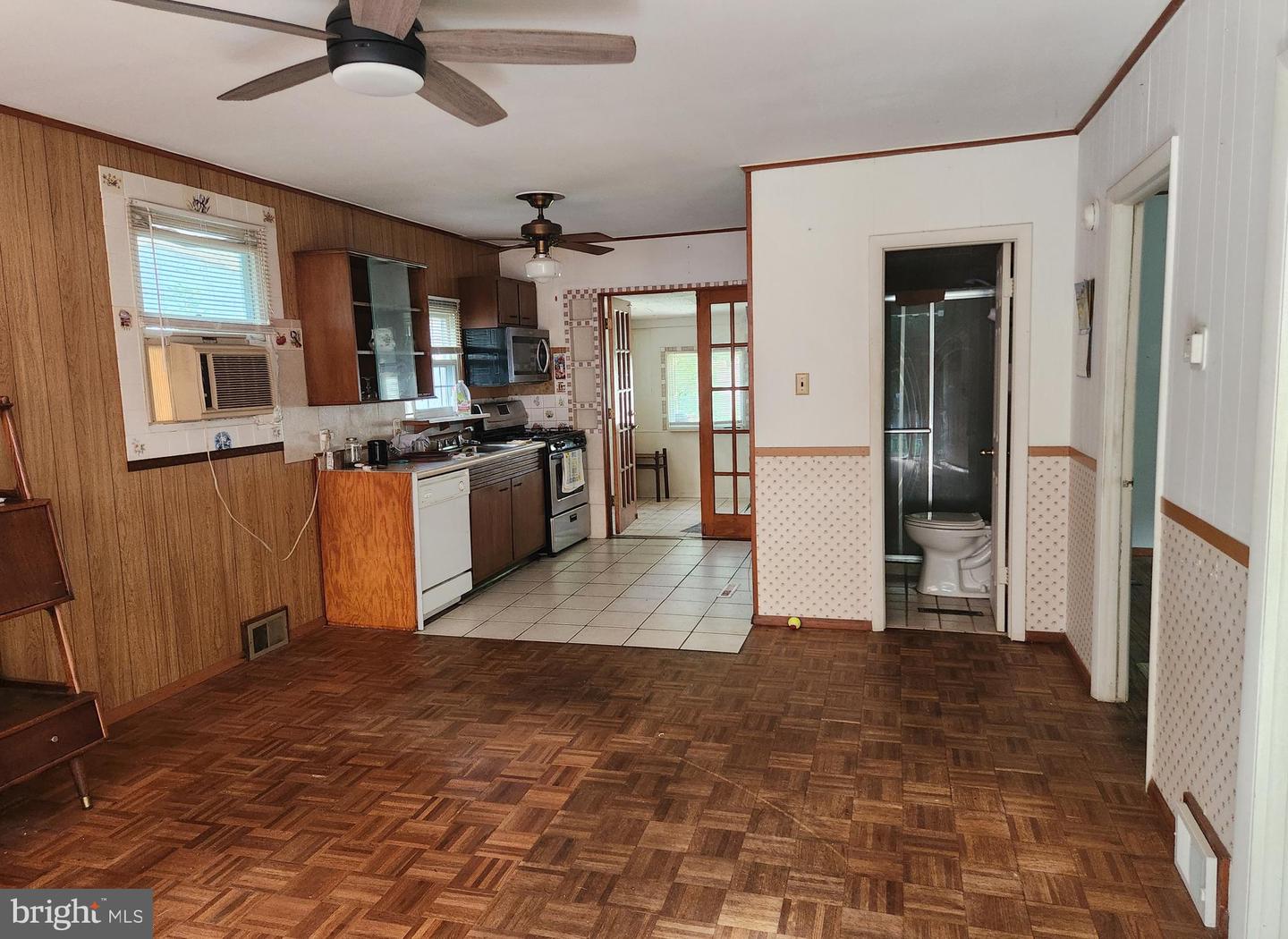 217 Robin Rd Property Photo 4