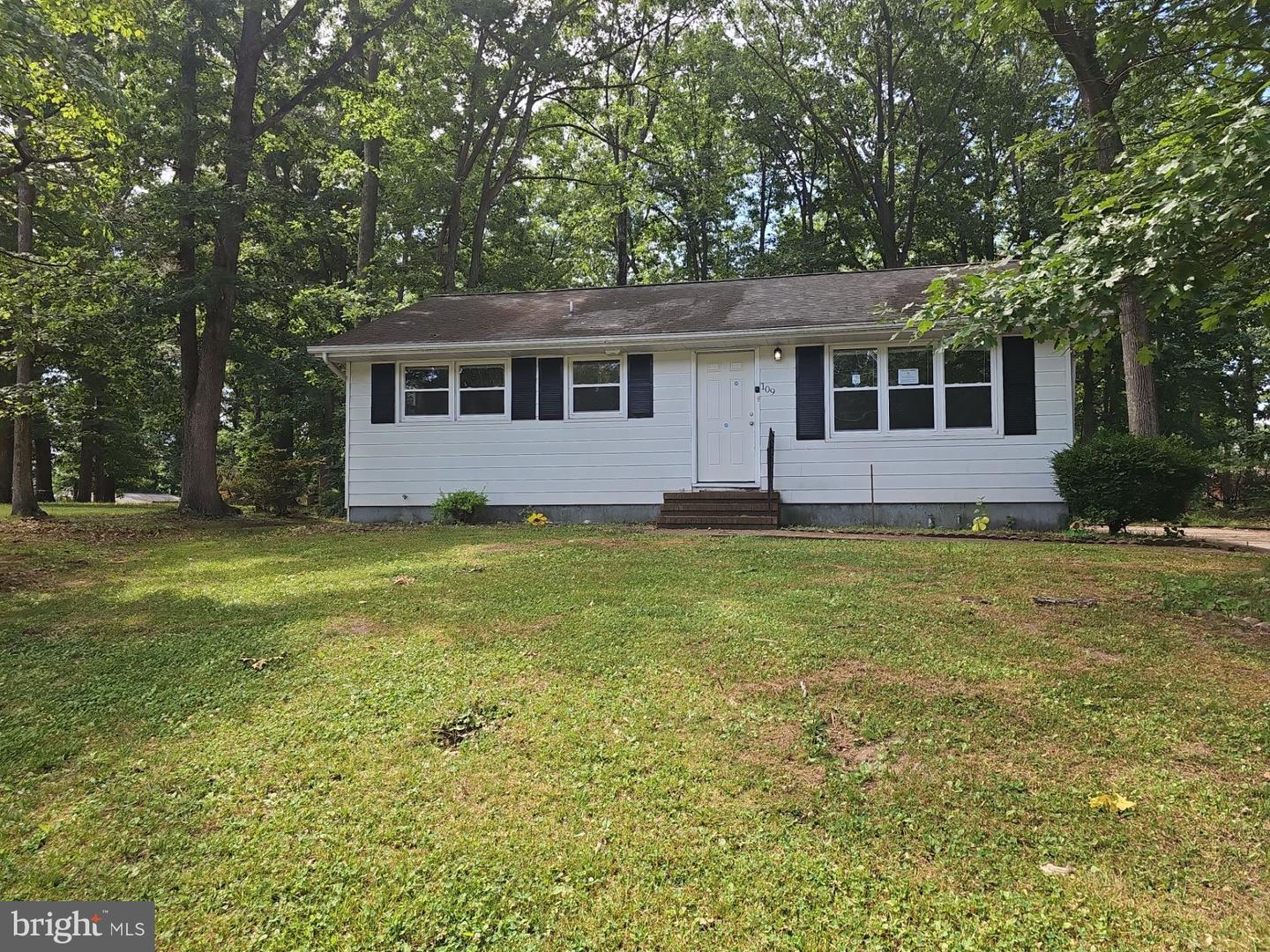 109 W Dawson Dr Property Photo 1