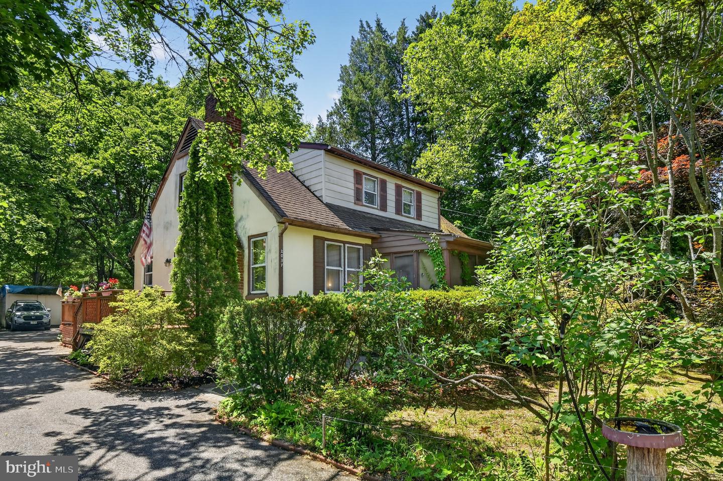 2037 Wheaton Ave Property Photo 1