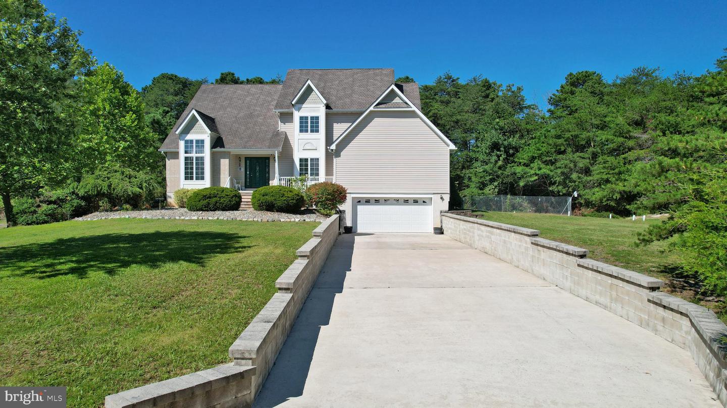 892 Hogbin Rd Property Photo 3