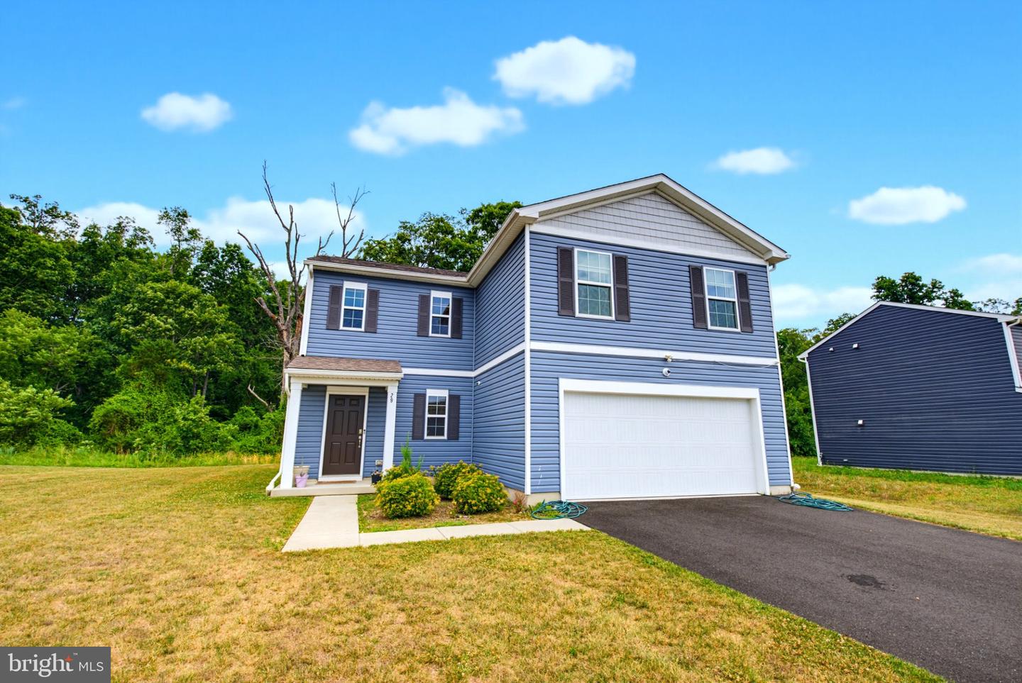 29 EISENHOWER DR