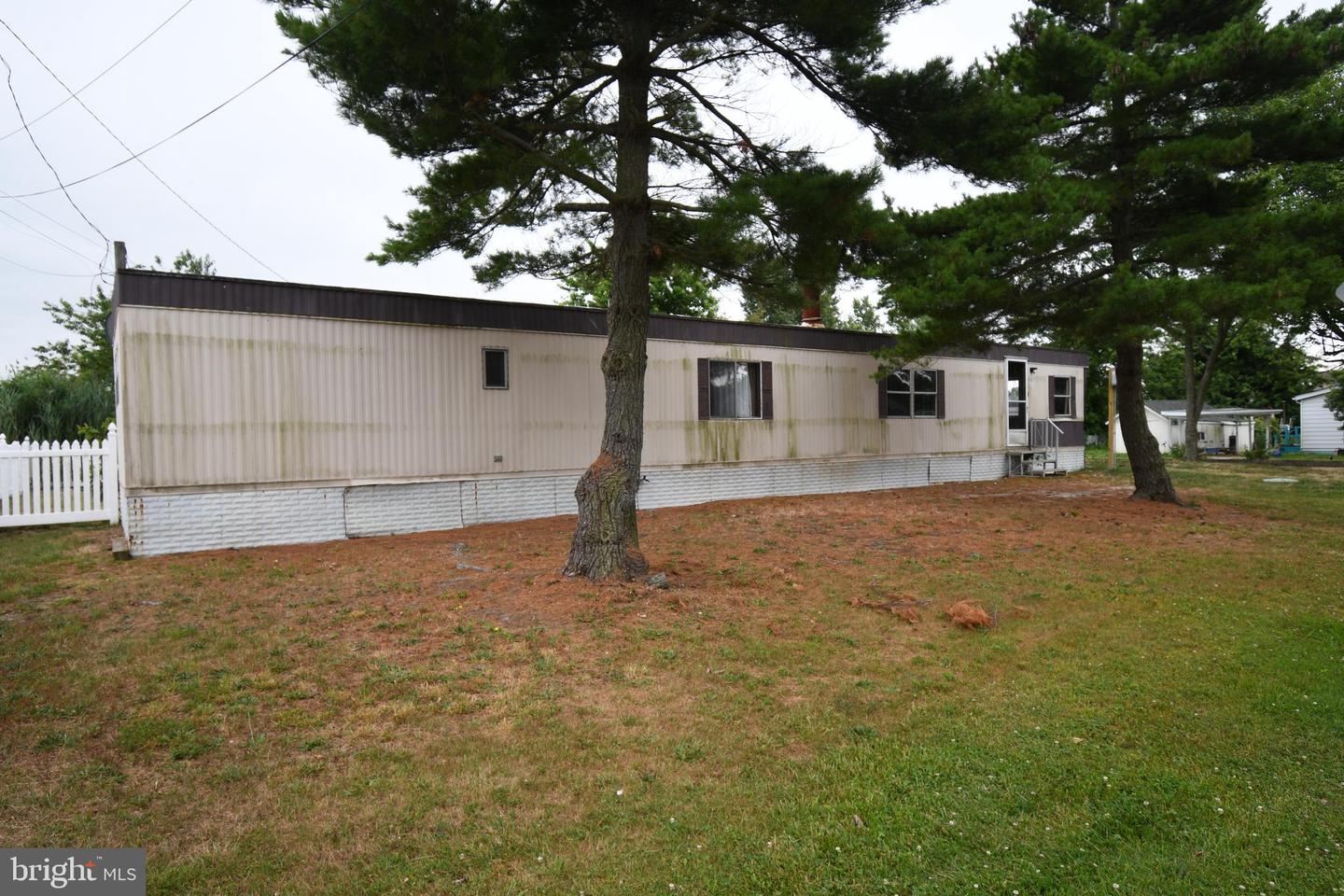 881 Downe Ave Property Photo 1
