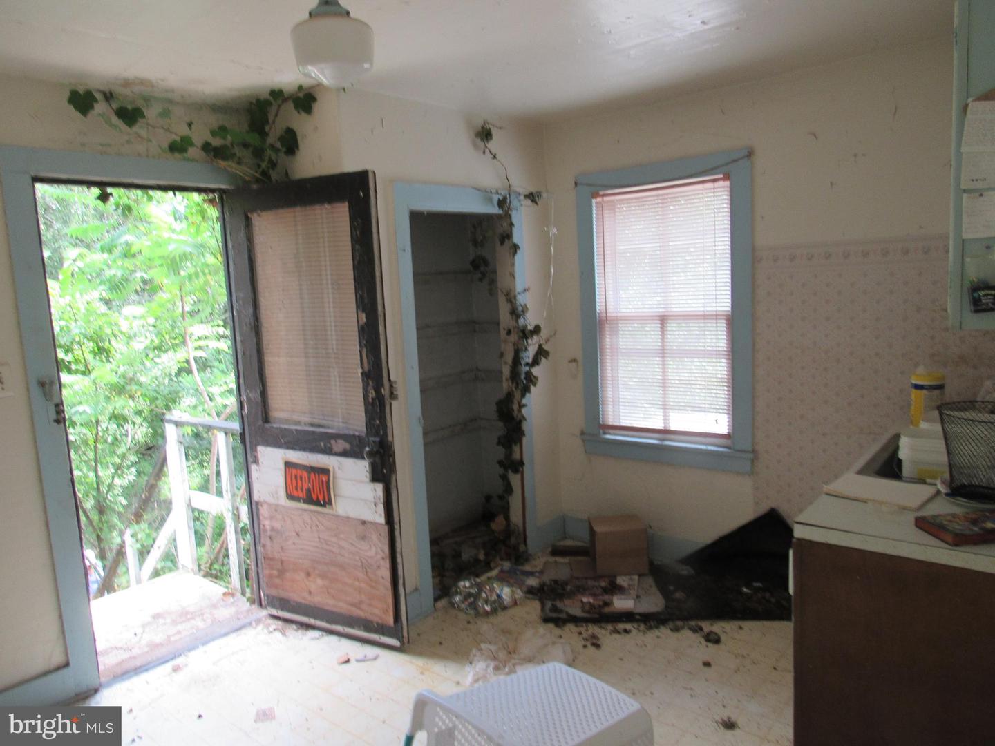 1 S Woodruff Rd Property Photo 5