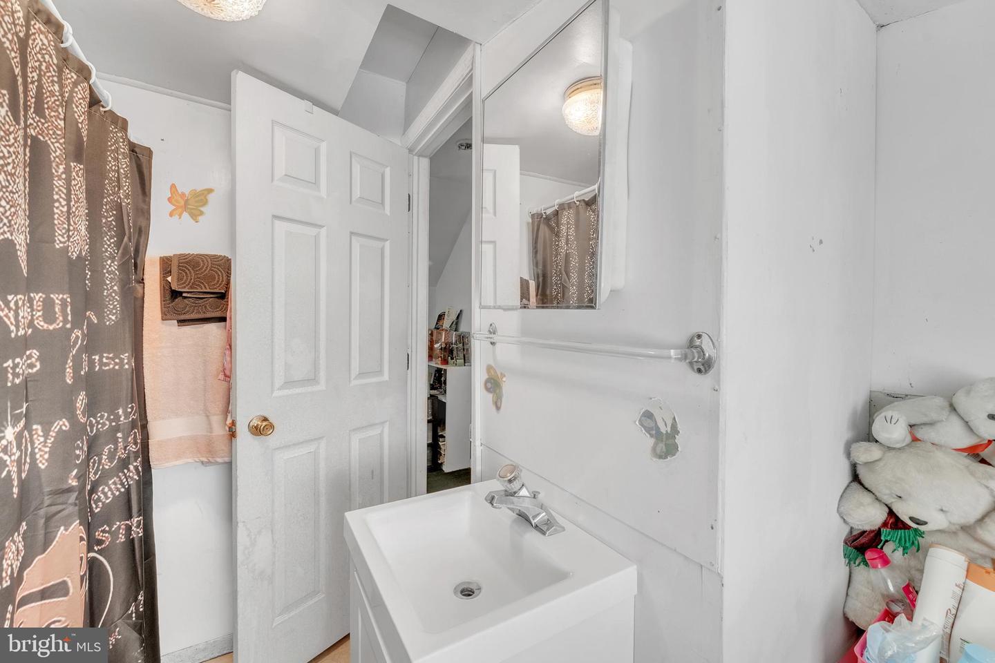 79 S East Ave Property Photo 16