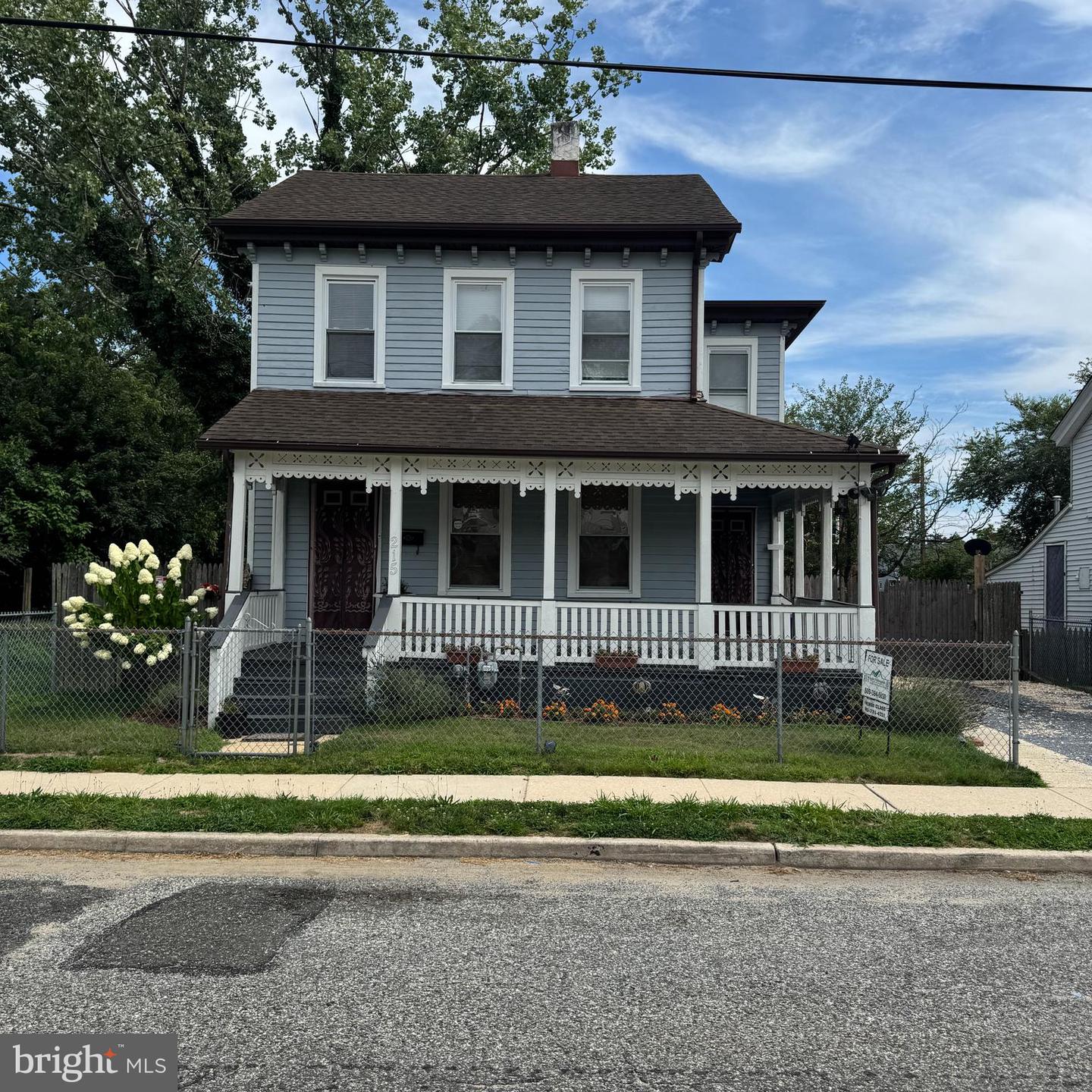 215 W MCNEAL ST W