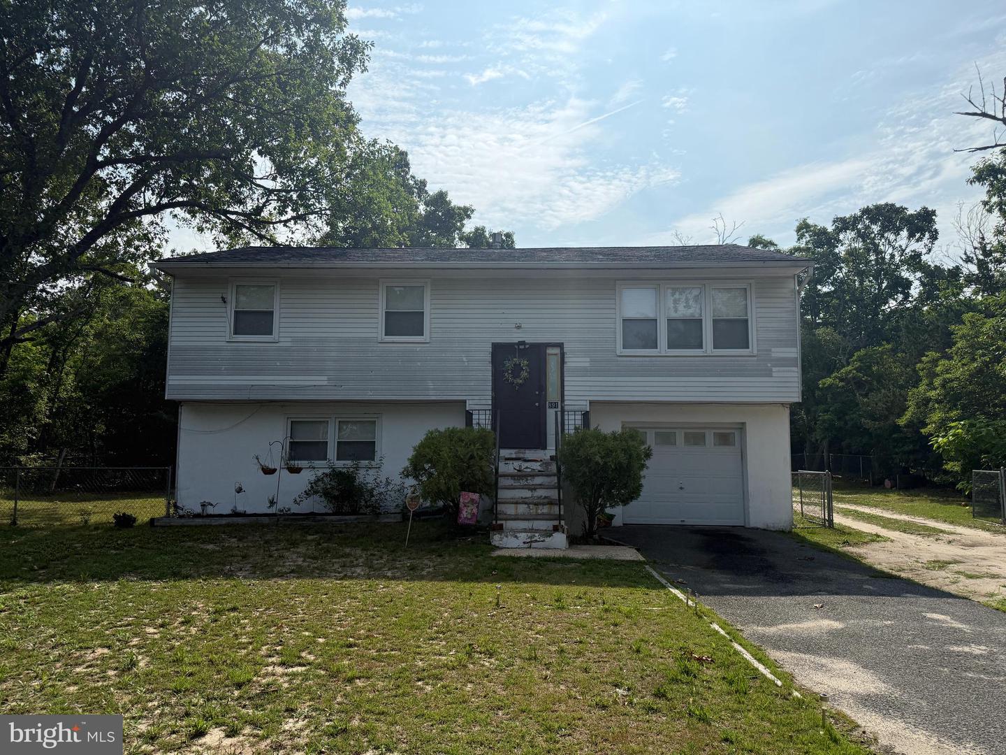 891 N Mill Rd Property Photo 3