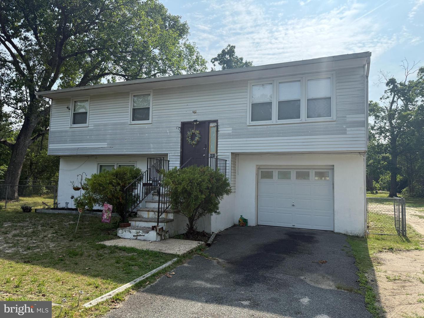 891 N Mill Rd Property Photo 6