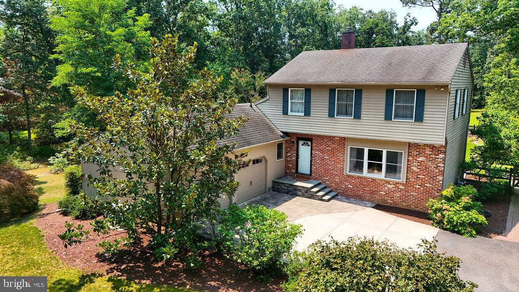 971 Laurel Ln Property Photo 1