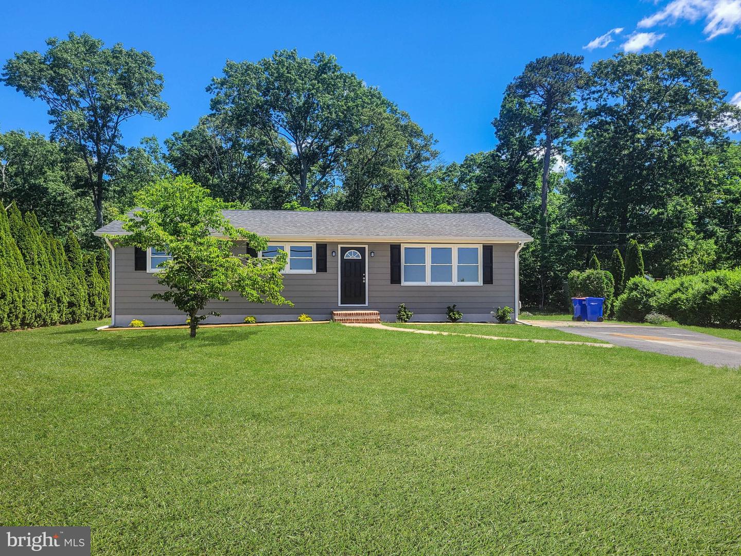 8202 W Buckshutem Rd W Property Photo 1